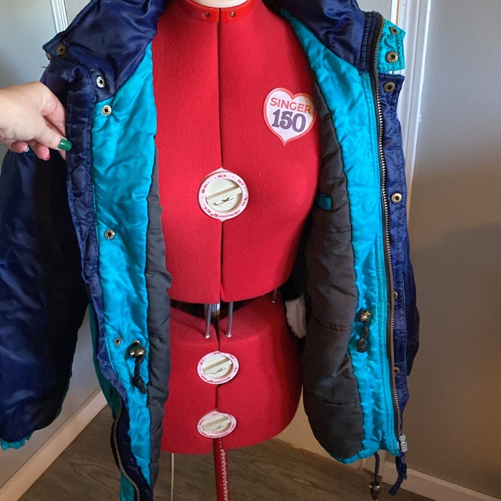 Powder Ridge, Edmonton, Technical Ski Jacket, Women’s medium - Picture 9 of 12